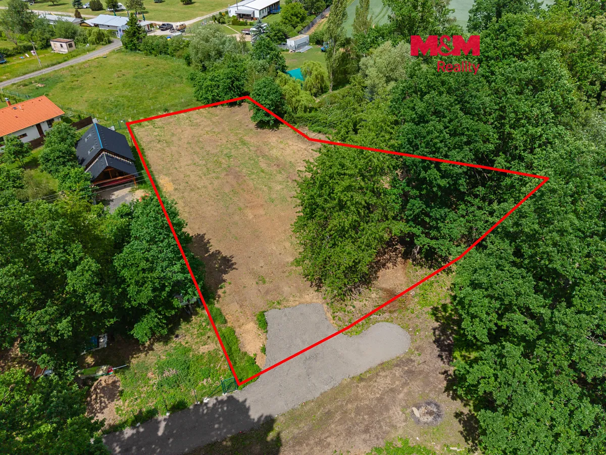 Prodej stavebního pozemku 2207 m²